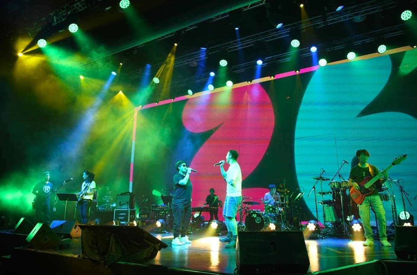 Alcon mini-concert celebrity event